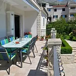 Βίλα 4us With Pool Ποντστράνα