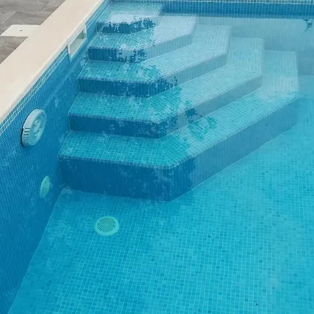 4us With Pool 포드스트라나