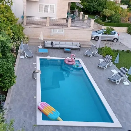 Villa 4us With Pool *