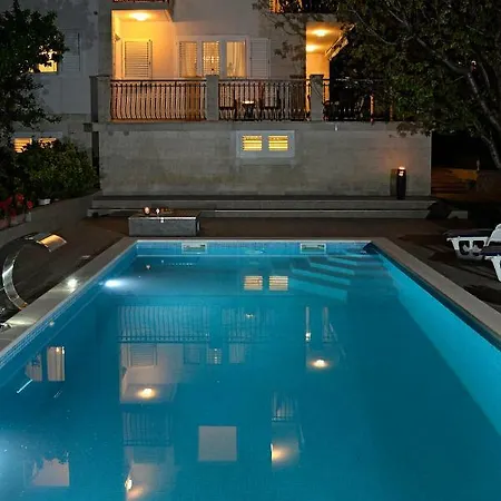 4us With Pool *