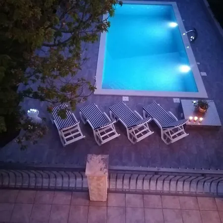 4us With Pool Podstrana