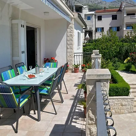 Villa 4us With Pool Podstrana