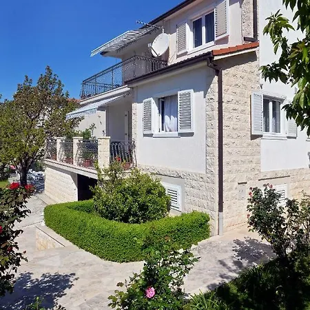 4us With Pool * ポドストラナ