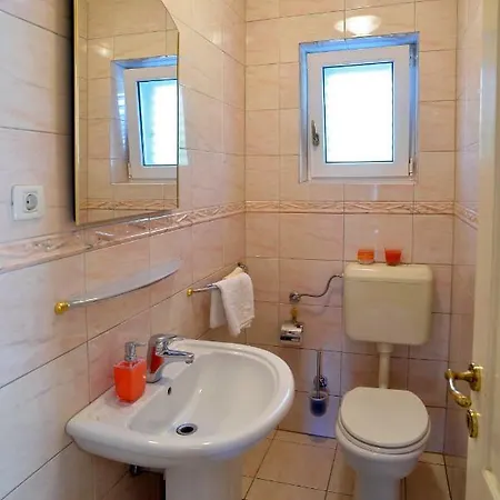 4us With Pool ポドストラナ