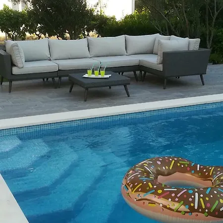 4us With Pool Podstrana