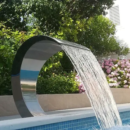 ヴィラ 4us With Pool