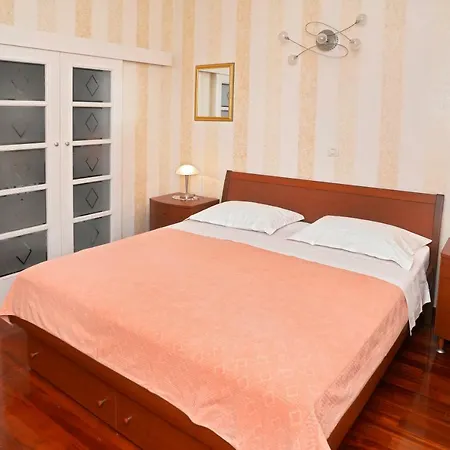 Villa 4us With Pool Podstrana