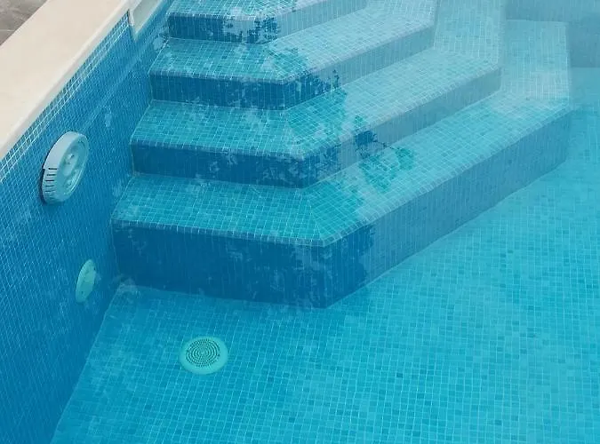 4us With Pool 포드스트라나